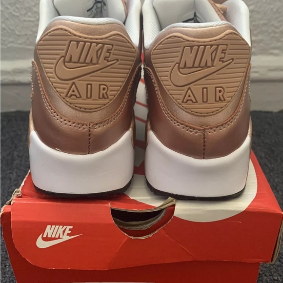 NIKE AIR MAX 90 SE LTR (GS) 7Y/8.5 women’s Rose gold. - Picture 3 of 5